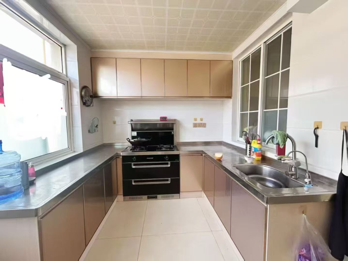 石山路多层住人二楼80平两室31.8万出租900/月