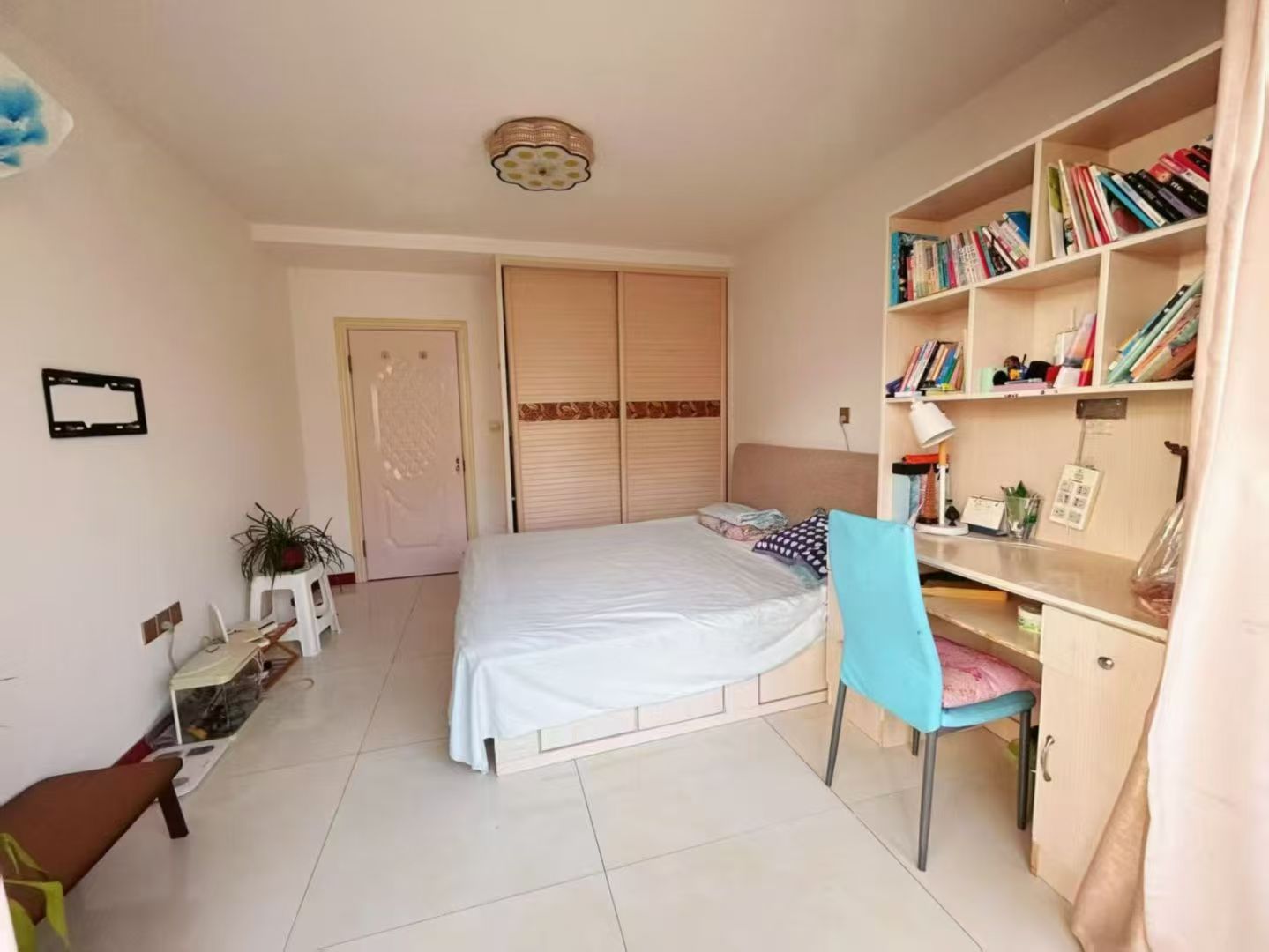 石山路多层住人二楼80平两室31.8万出租900/月