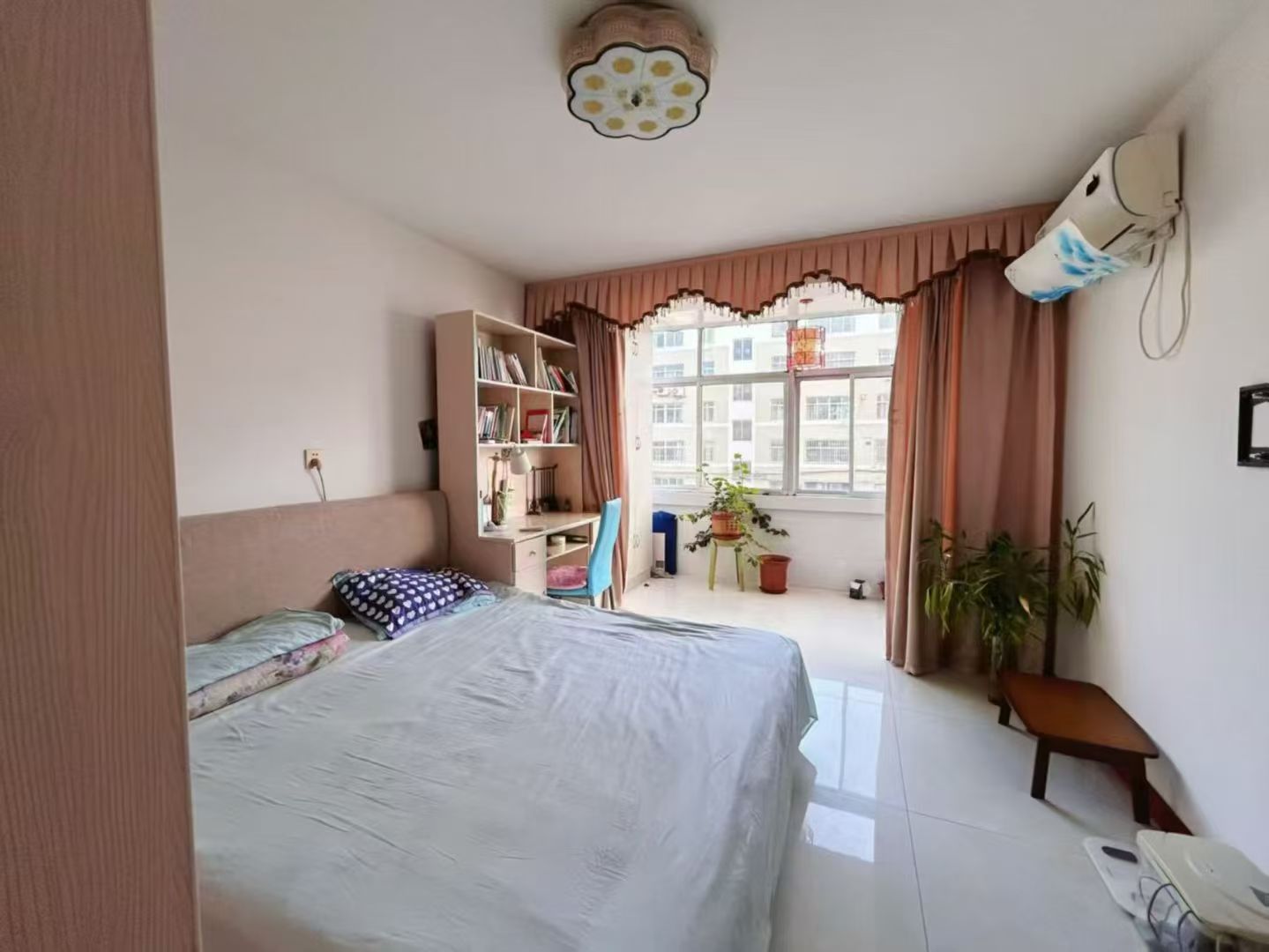 石山路多层住人二楼80平两室31.8万出租900/月