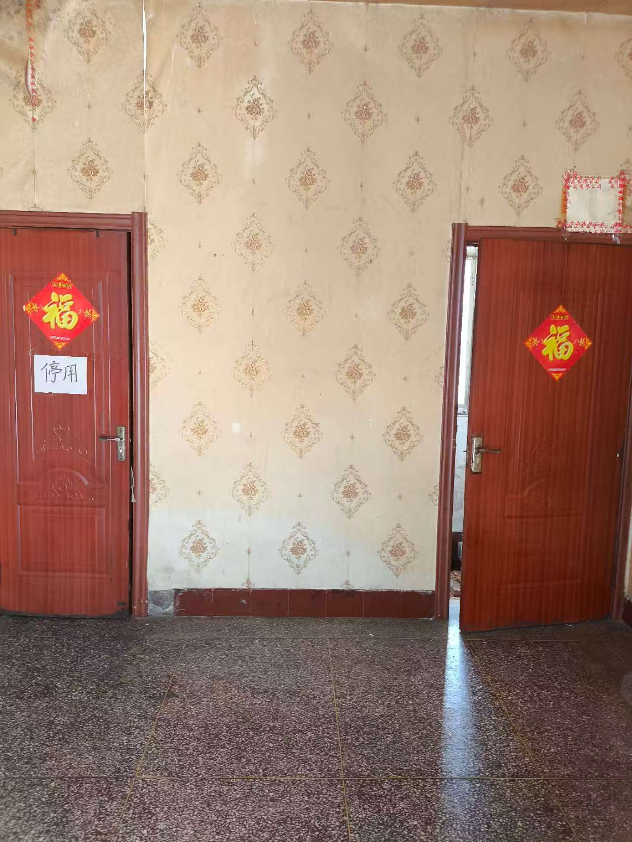 文登市里，四层门市房出售，便宜