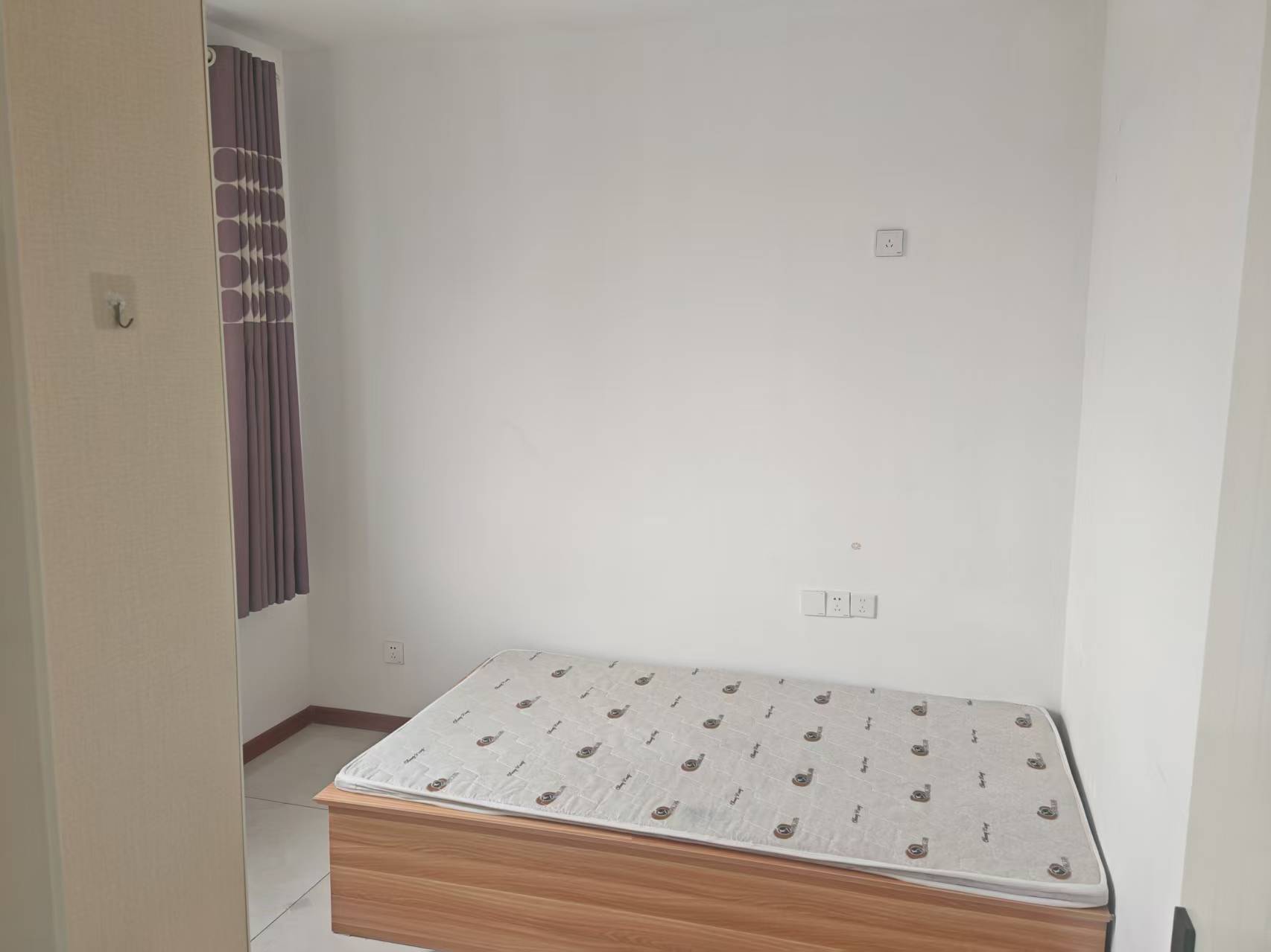 文山书香园70平房屋出租，带草房，电梯房，家电家具齐全