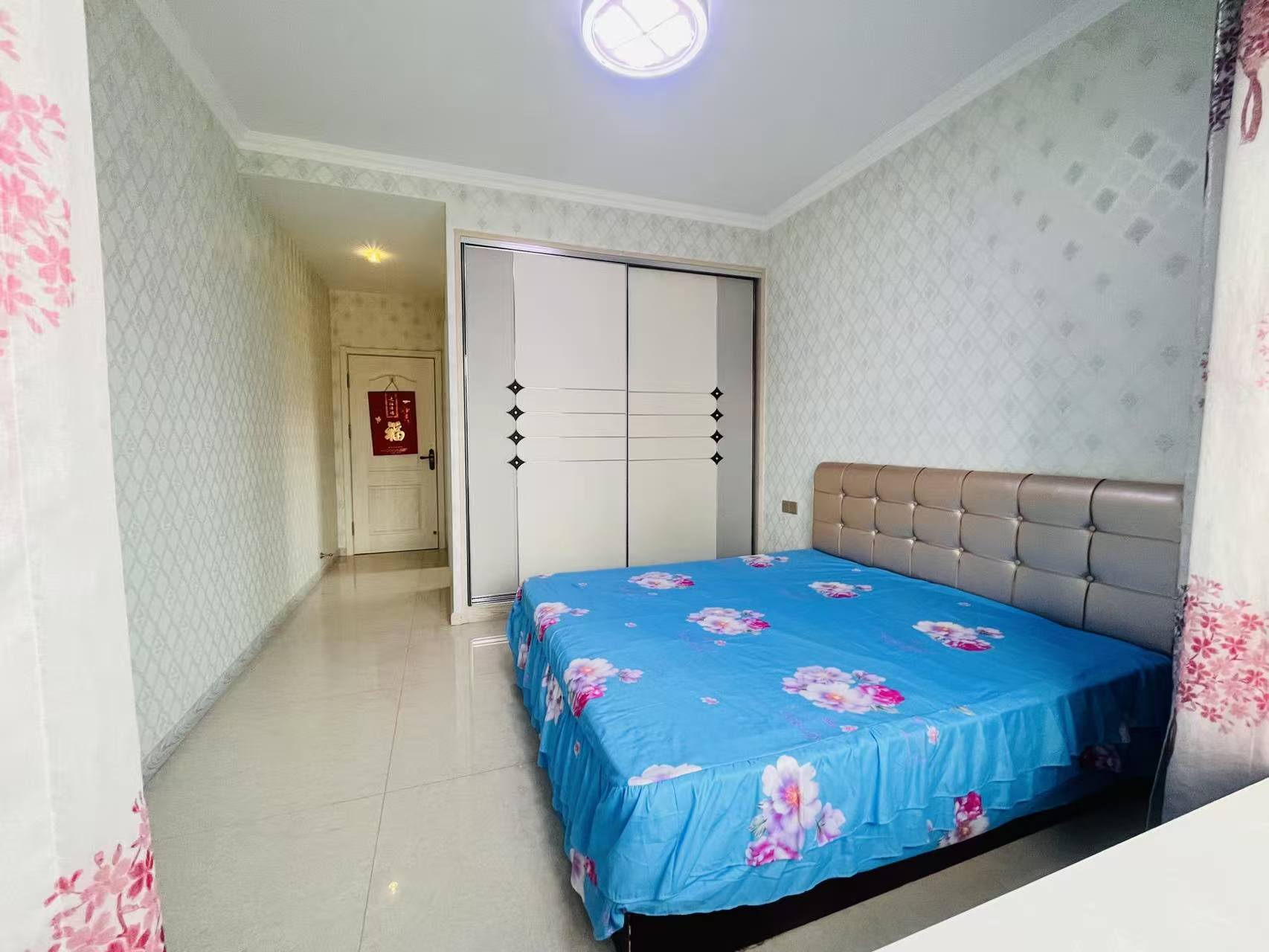 二中**房，文山书香苑三室两厅两卫精装房121.5平出售