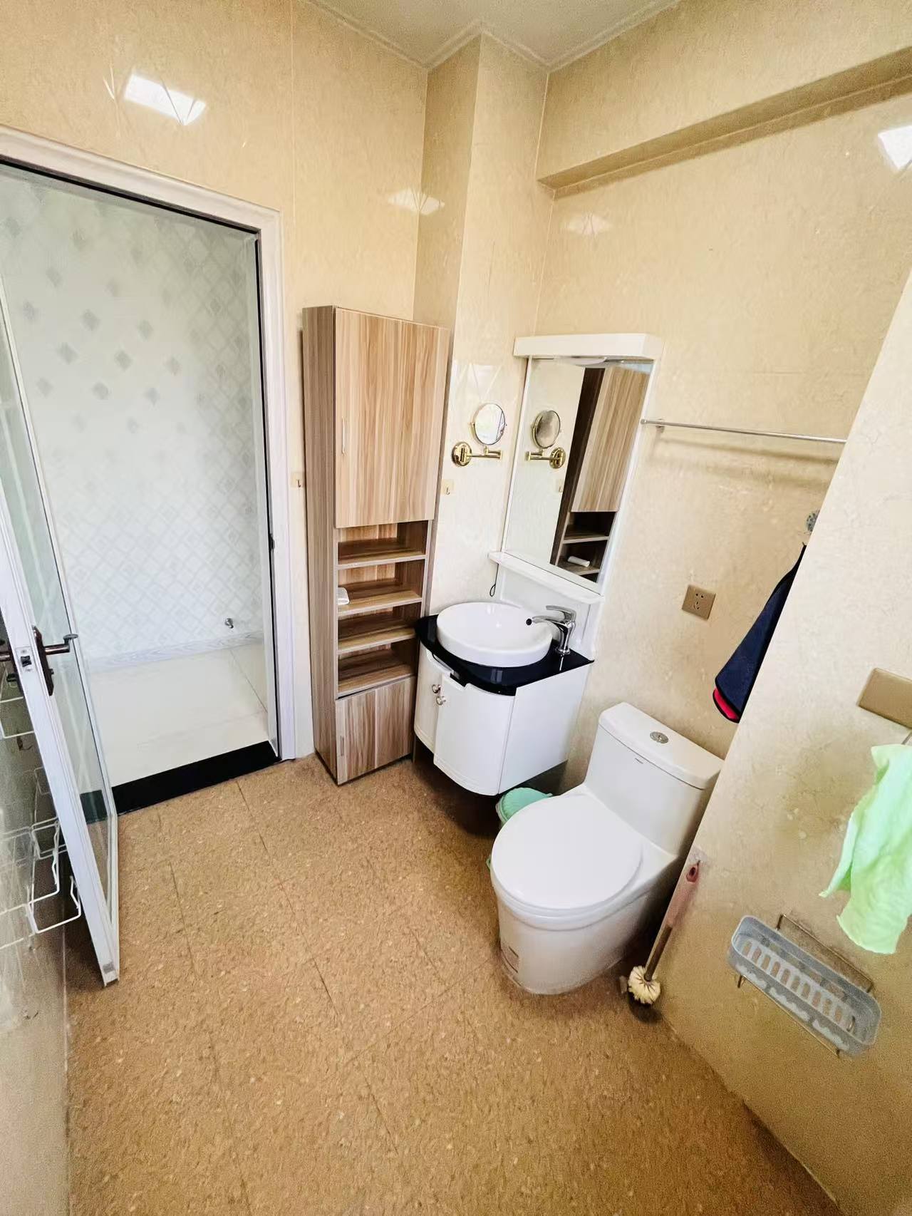 二中**房，文山书香苑三室两厅两卫精装房121.5平出售