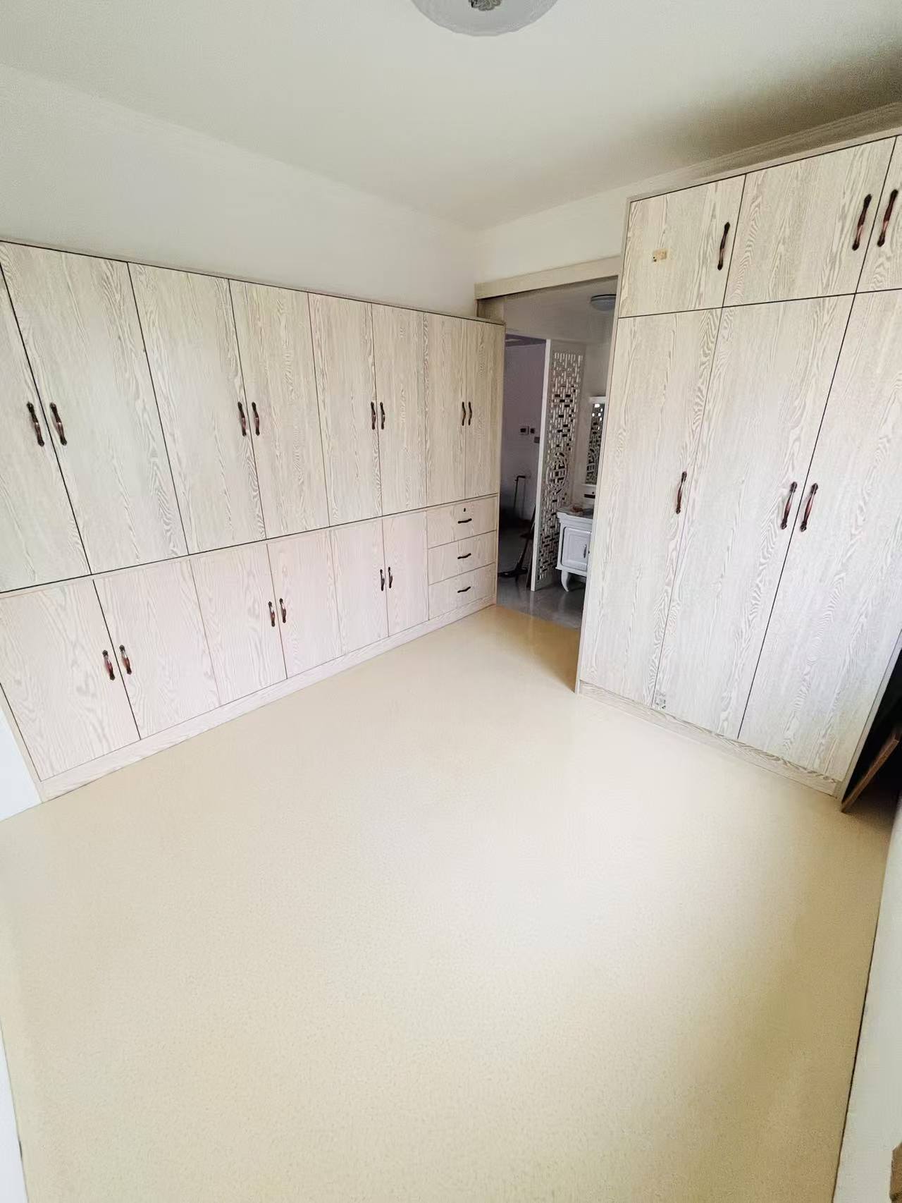 二中**房，文山书香苑三室两厅两卫精装房121.5平出售