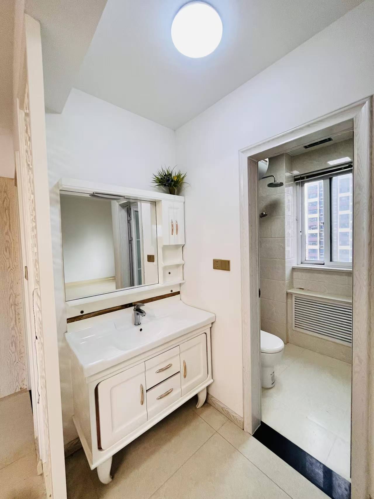 二中**房，文山书香苑三室两厅两卫精装房121.5平出售