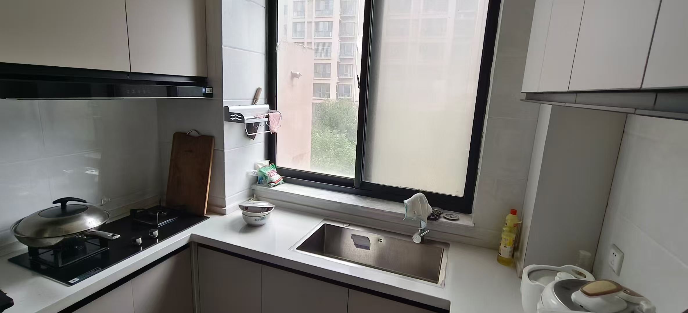 出租河景东城一期电梯房101平大两室1100/月