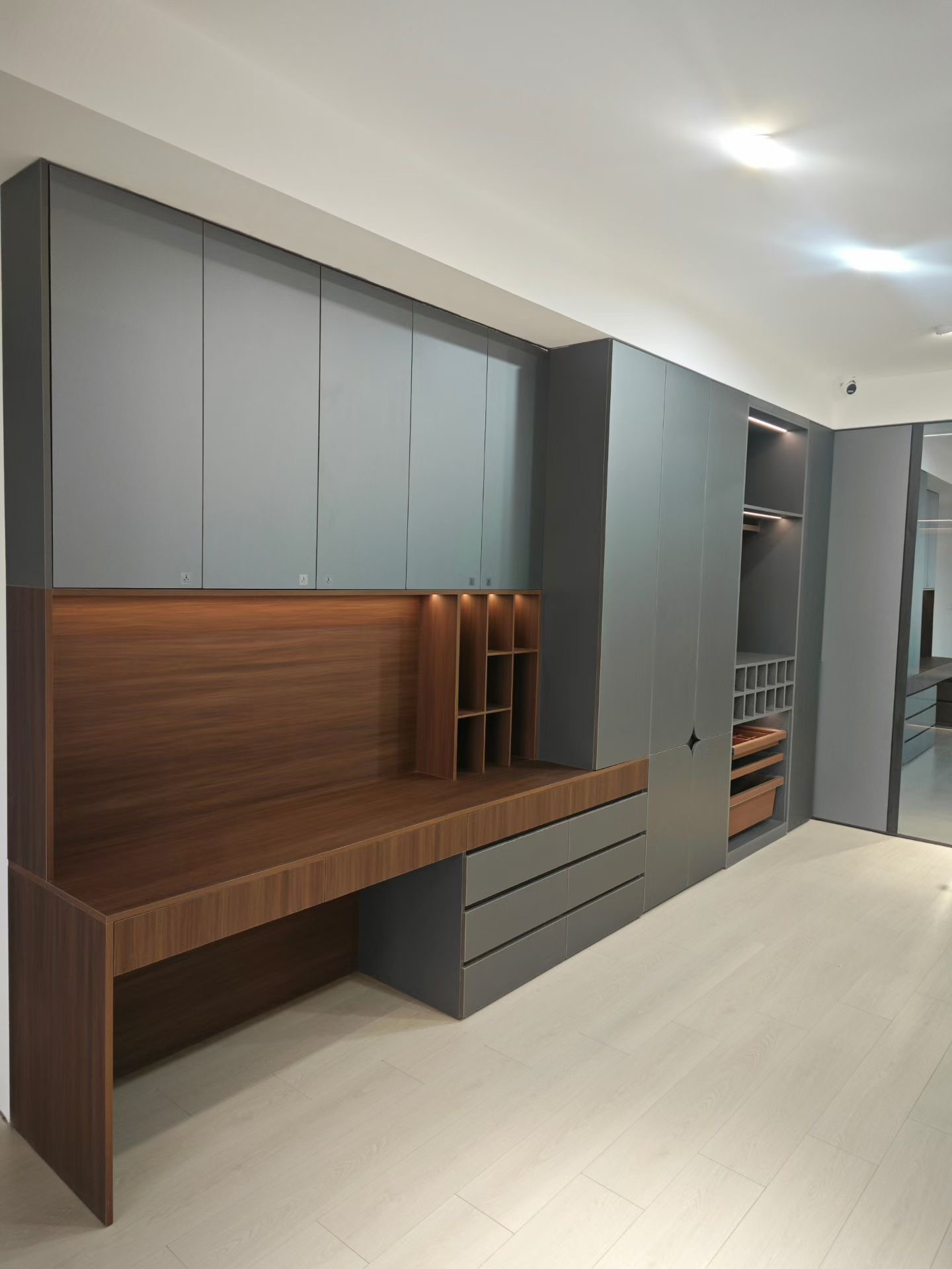 按装衣柜木门铝合金门推拉门卫生间平开门