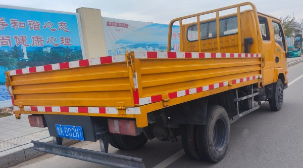 近2018年国五柴油3米3斗大双排依维柯