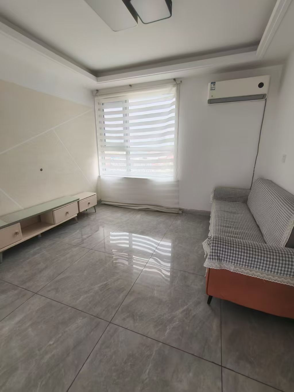 @出租：上海豪庭，2室，精装，家电齐全！