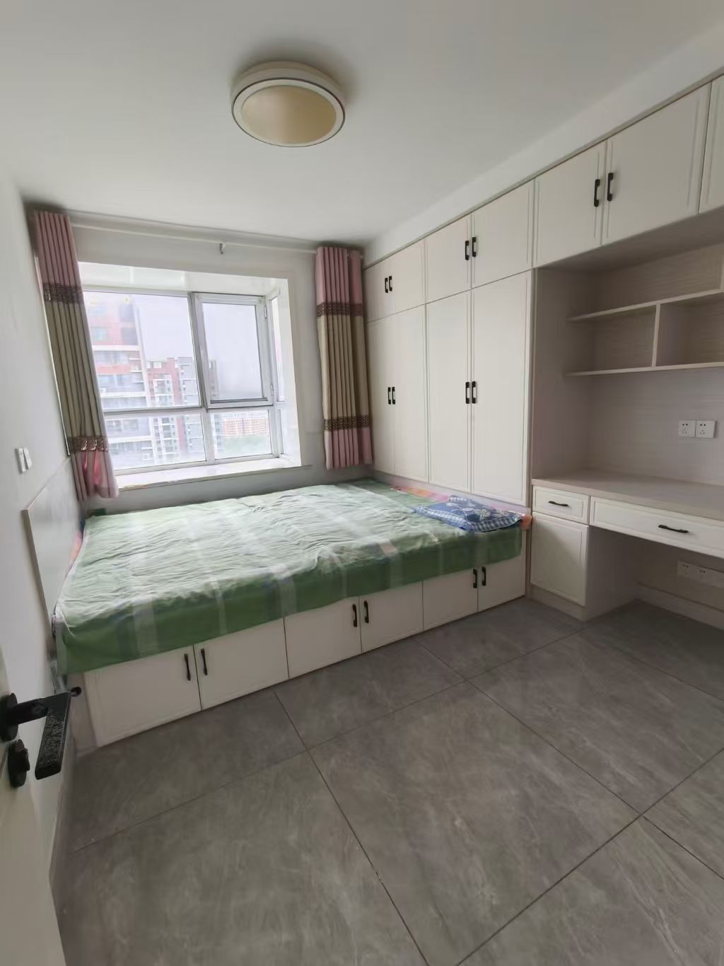 @出租：上海豪庭，2室，精装，家电齐全！