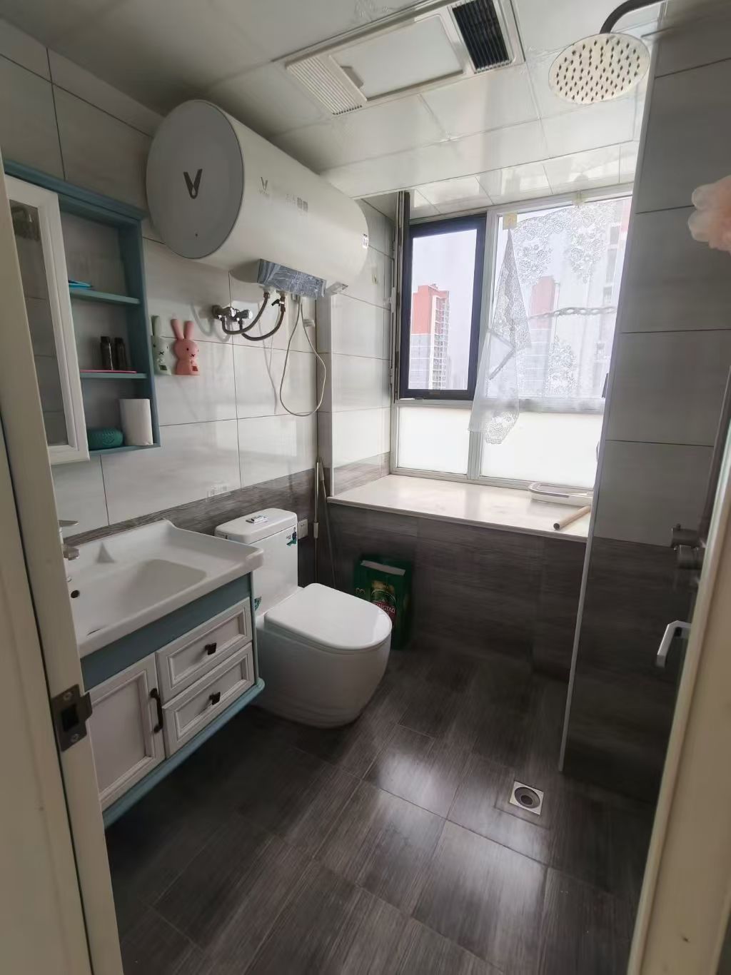 @出租：上海豪庭，2室，精装，家电齐全！