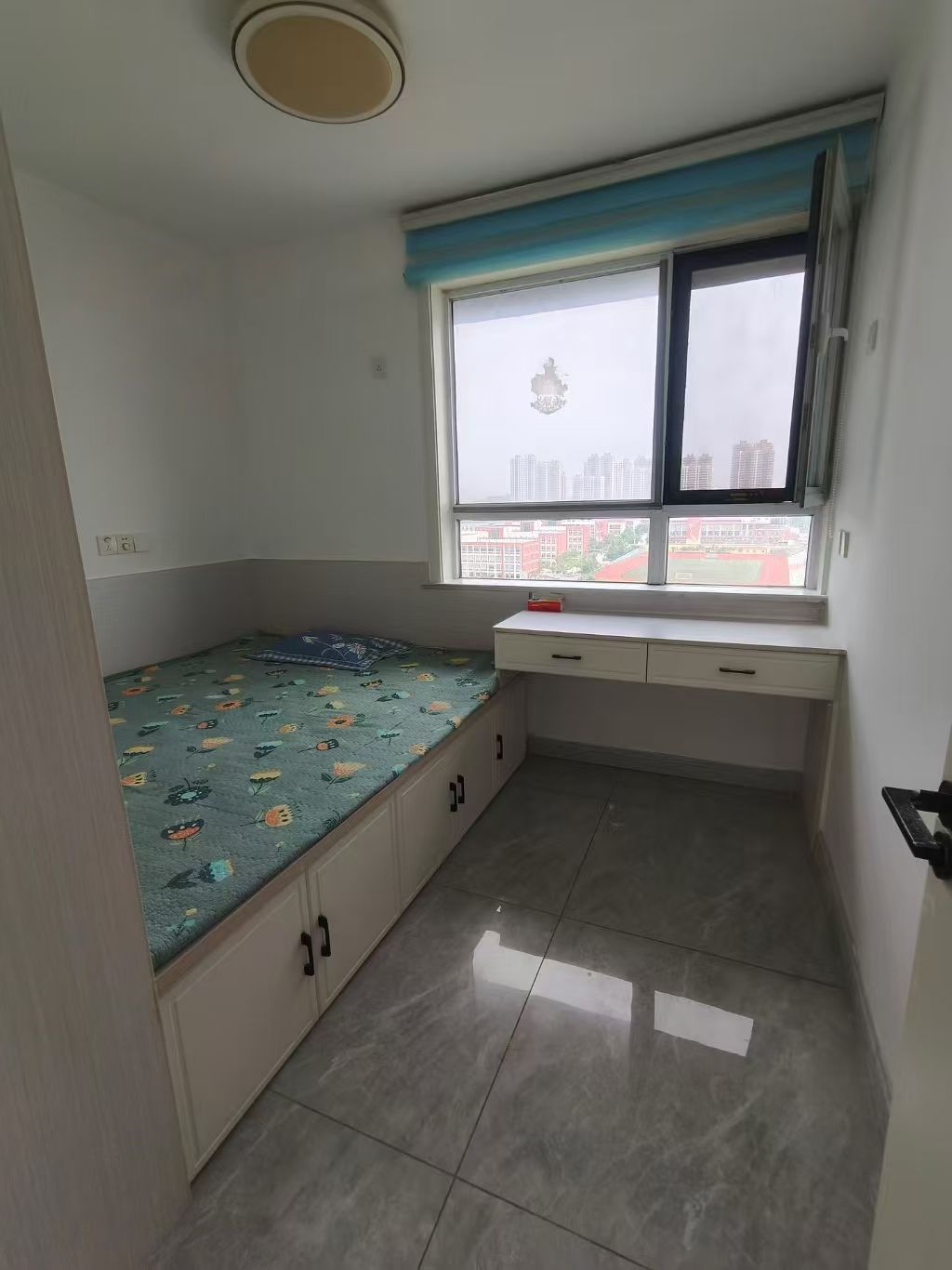 @出租：上海豪庭，2室，精装，家电齐全！