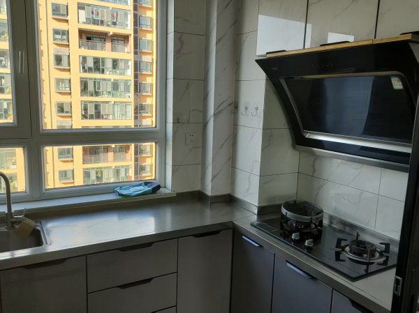 @1100/月，东城区福慧花园，精装小住!