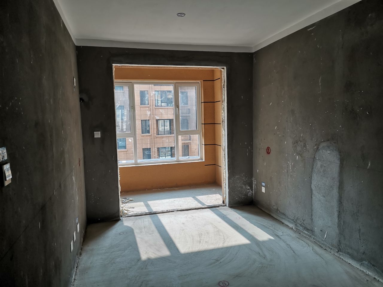 高品质小区伴山林语小高层电梯毛坯房优惠出售