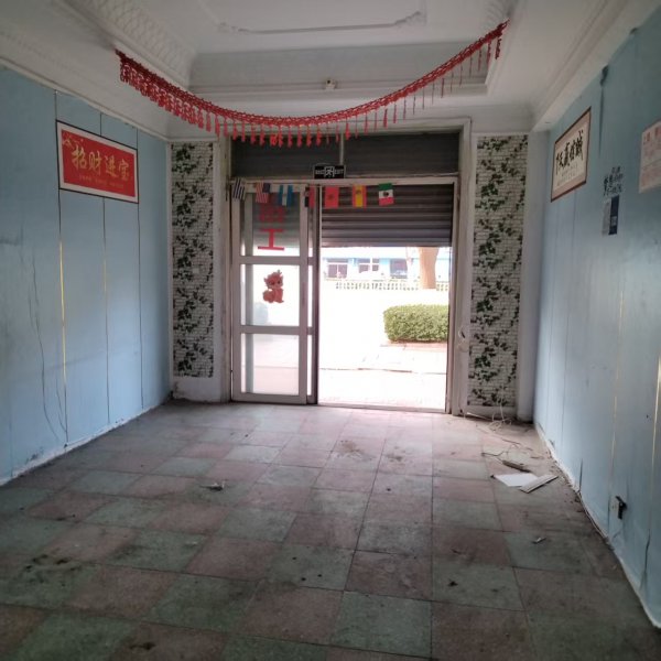 龙山路门市房出租100平方，年租金1万元