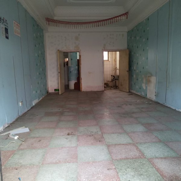 龙山路门市房出租100平方，年租金1万元