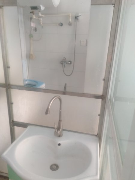 凉水湾鸿福花园车库出租