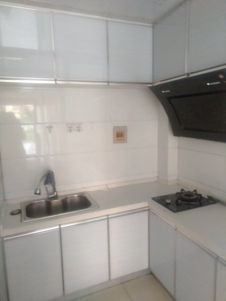 凉水湾鸿福花园车库出租