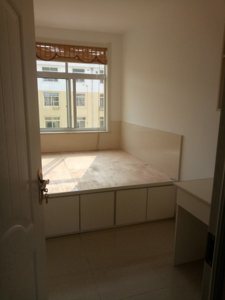 桃园小区4楼70平对外出租