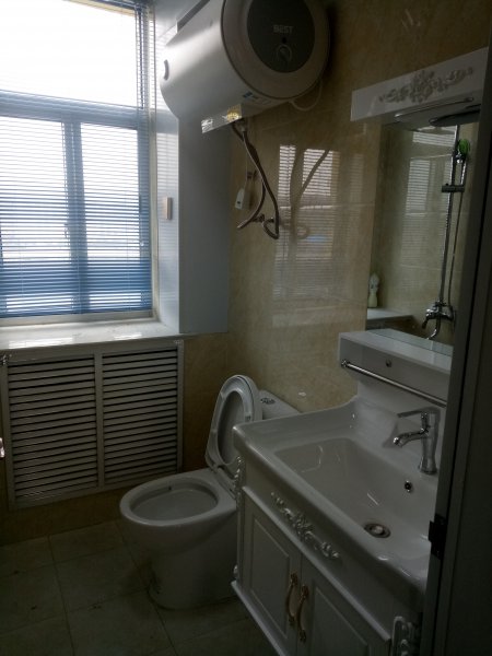 桃园小区4楼70平对外出租