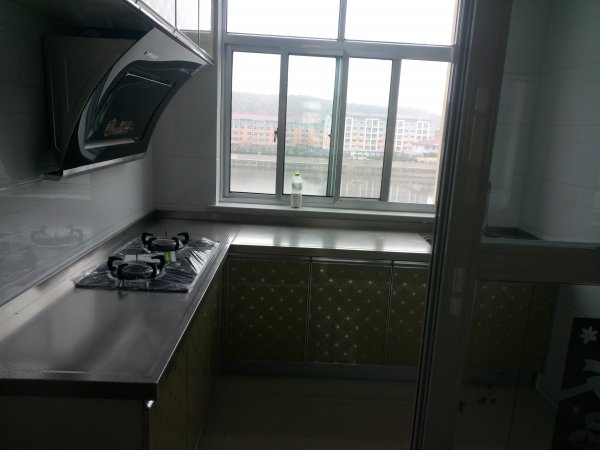 桃园小区4楼70平对外出租