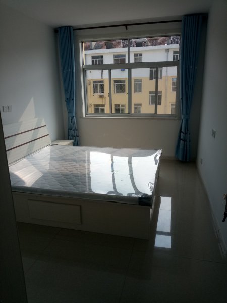 桃园小区4楼70平对外出租