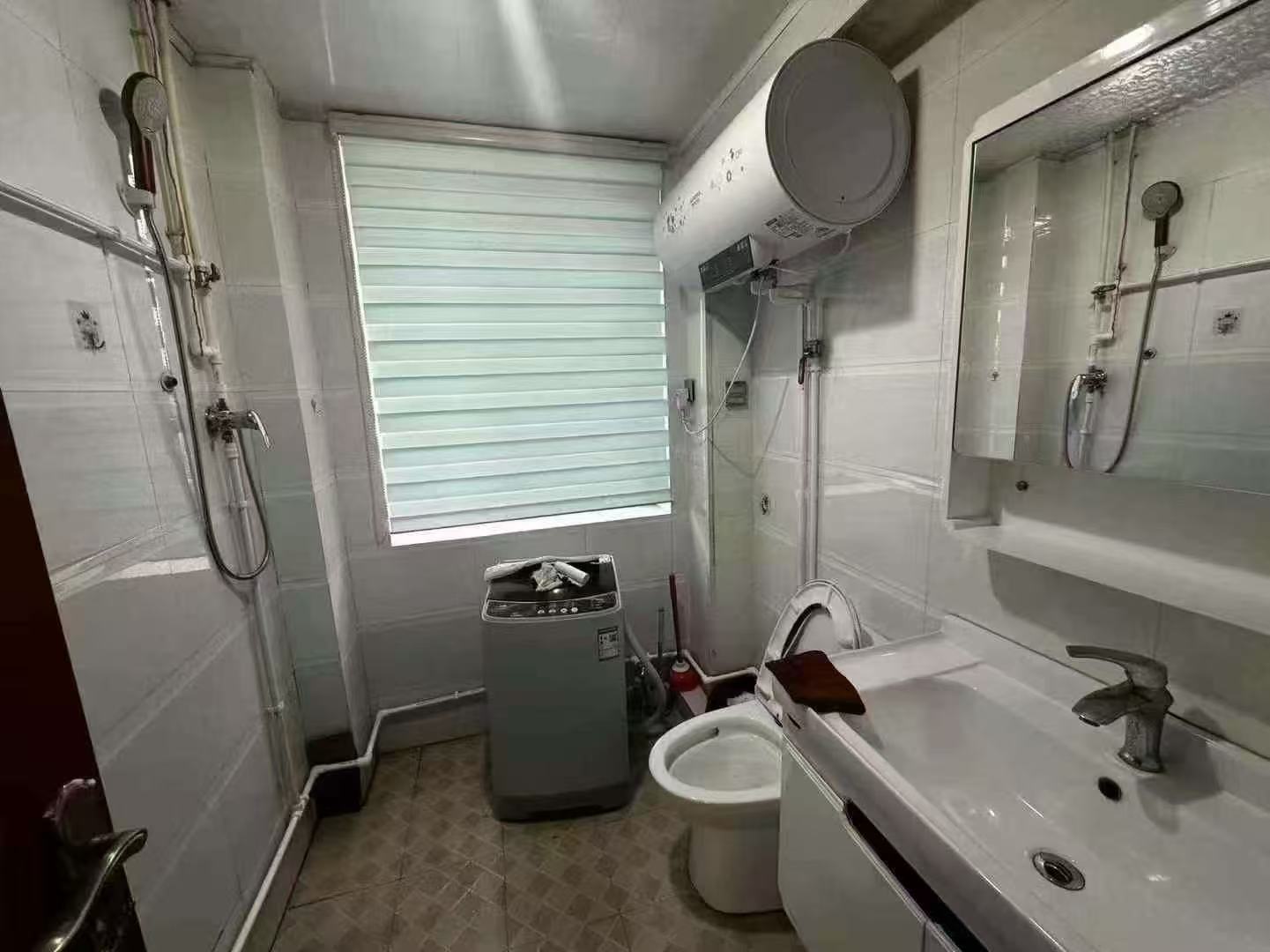 青年楼，住人一楼家电齐全有空调月租800