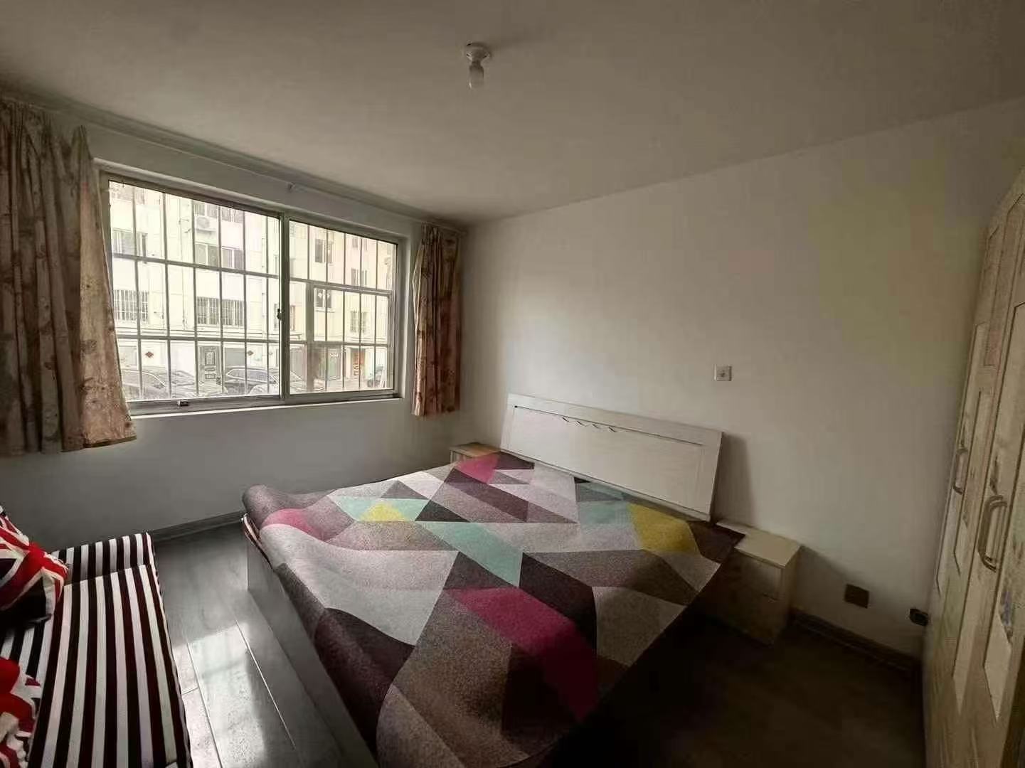 青年楼，住人一楼家电齐全有空调月租800