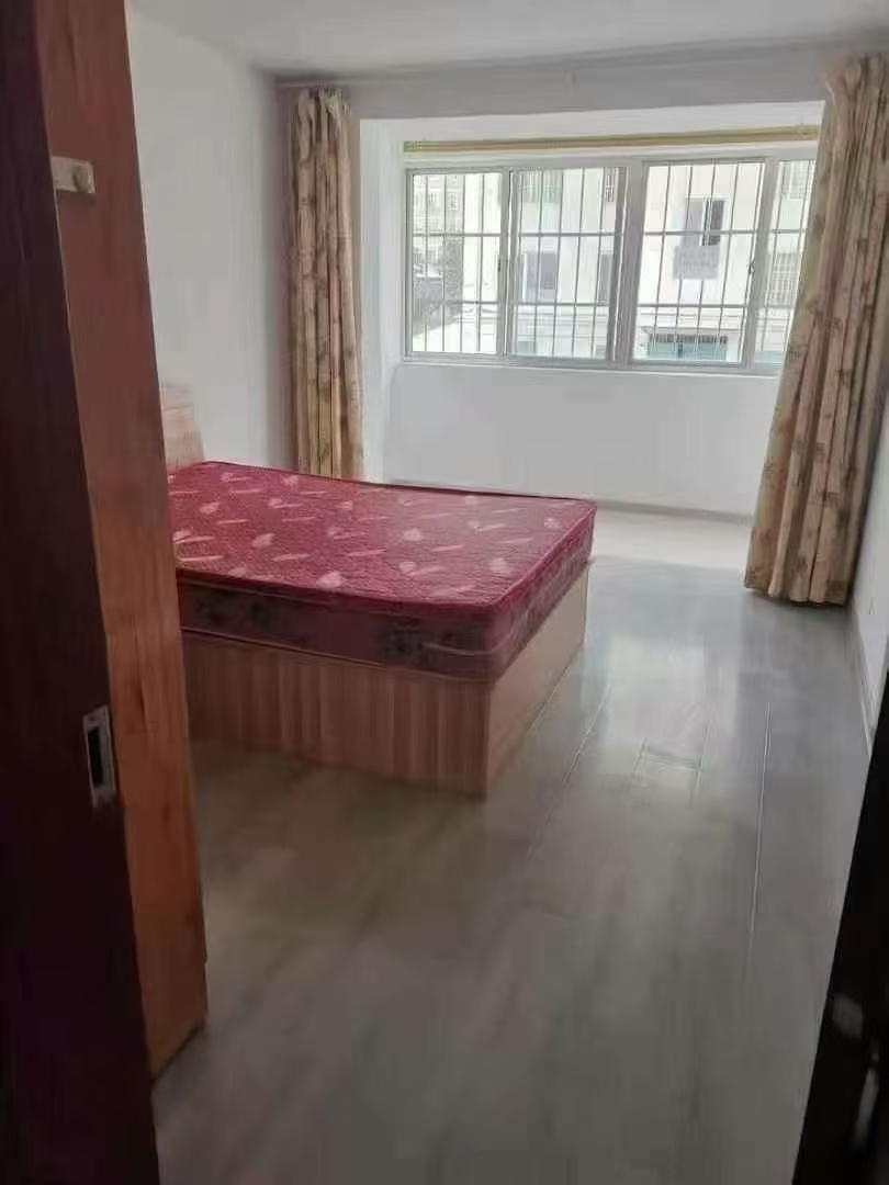 青年楼，住人一楼家电齐全有空调月租800