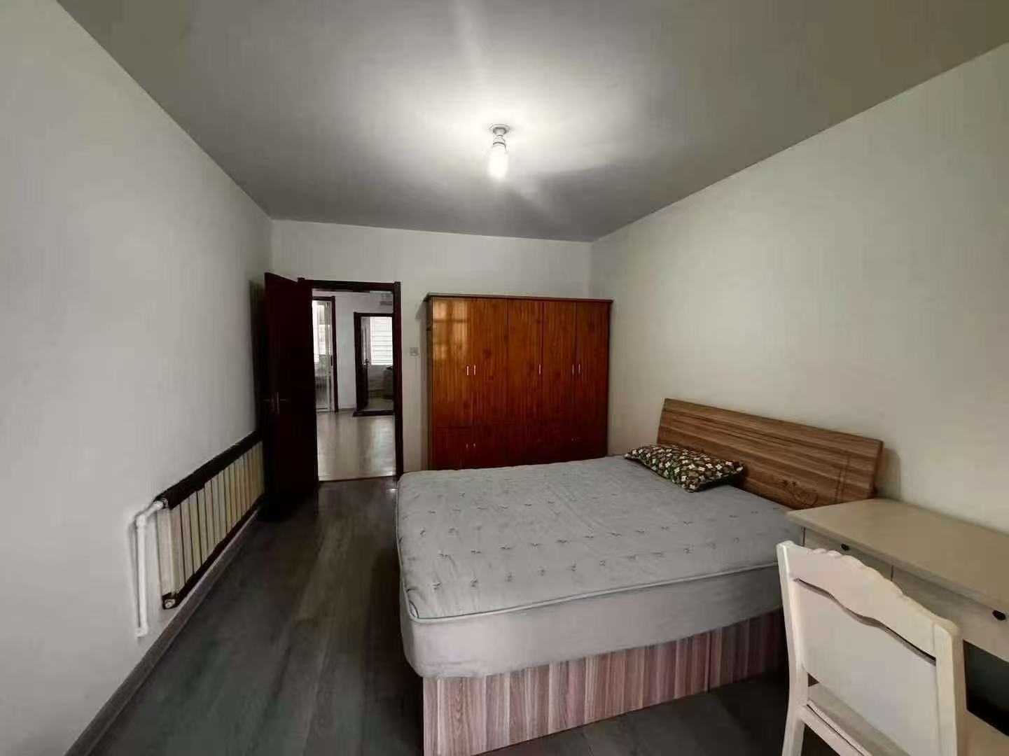 青年楼，住人一楼家电齐全有空调月租800