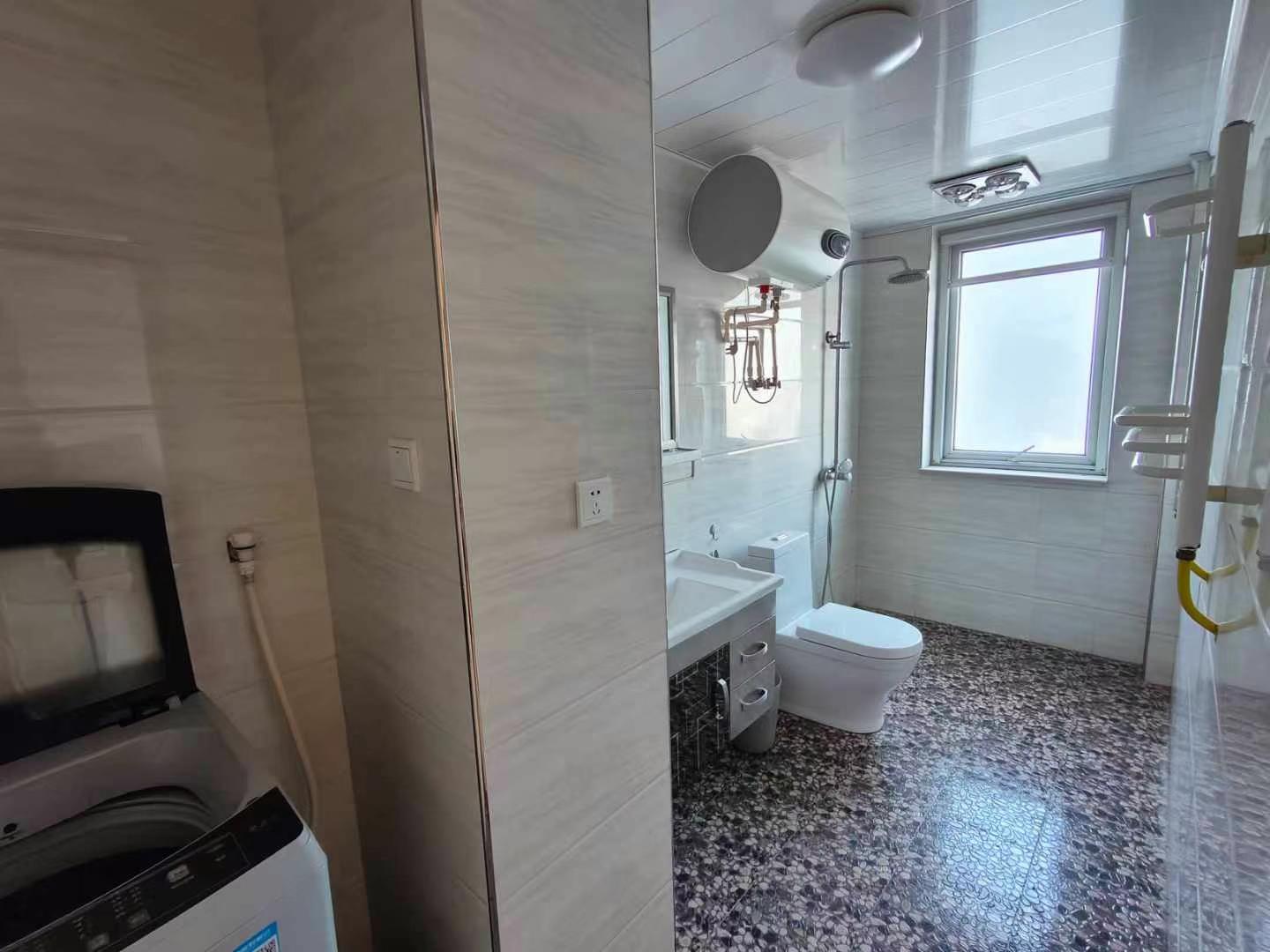 @1000/月，龙泽苑1楼，2室