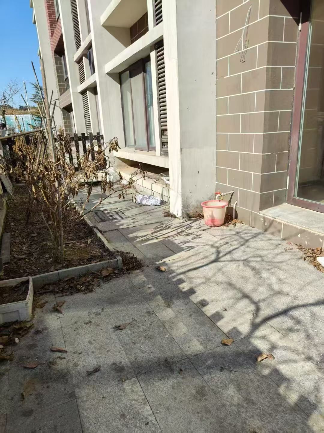 @1200/月，海泰庄园，一楼带院!