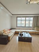 御景园贴地三楼121平+车库仅售29.8万三室