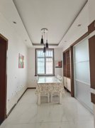 御景园贴地三楼121平+车库仅售29.8万三室