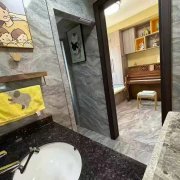 翡翠郡顶楼带露台153平五室两卫纯实木装修128万