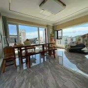 翡翠郡顶楼带露台153平五室两卫纯实木装修128万