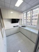 市中心的黄金三楼 三室 豪华装修 仅售25.8万