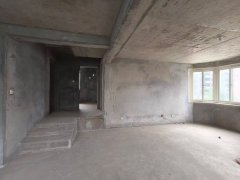 @37.8万，樱花时尚，错层 ，毛坯!