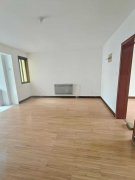 @33.8万，阳光红绿灯北，香山小区，1楼带平台