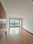 @33.8万，阳光红绿灯北，香山小区，1楼带平台