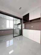 海泰庄园一期小高层住人10楼113.58平 三室精装53.8