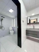 海泰庄园一期小高层住人10楼113.58平 三室精装53.8