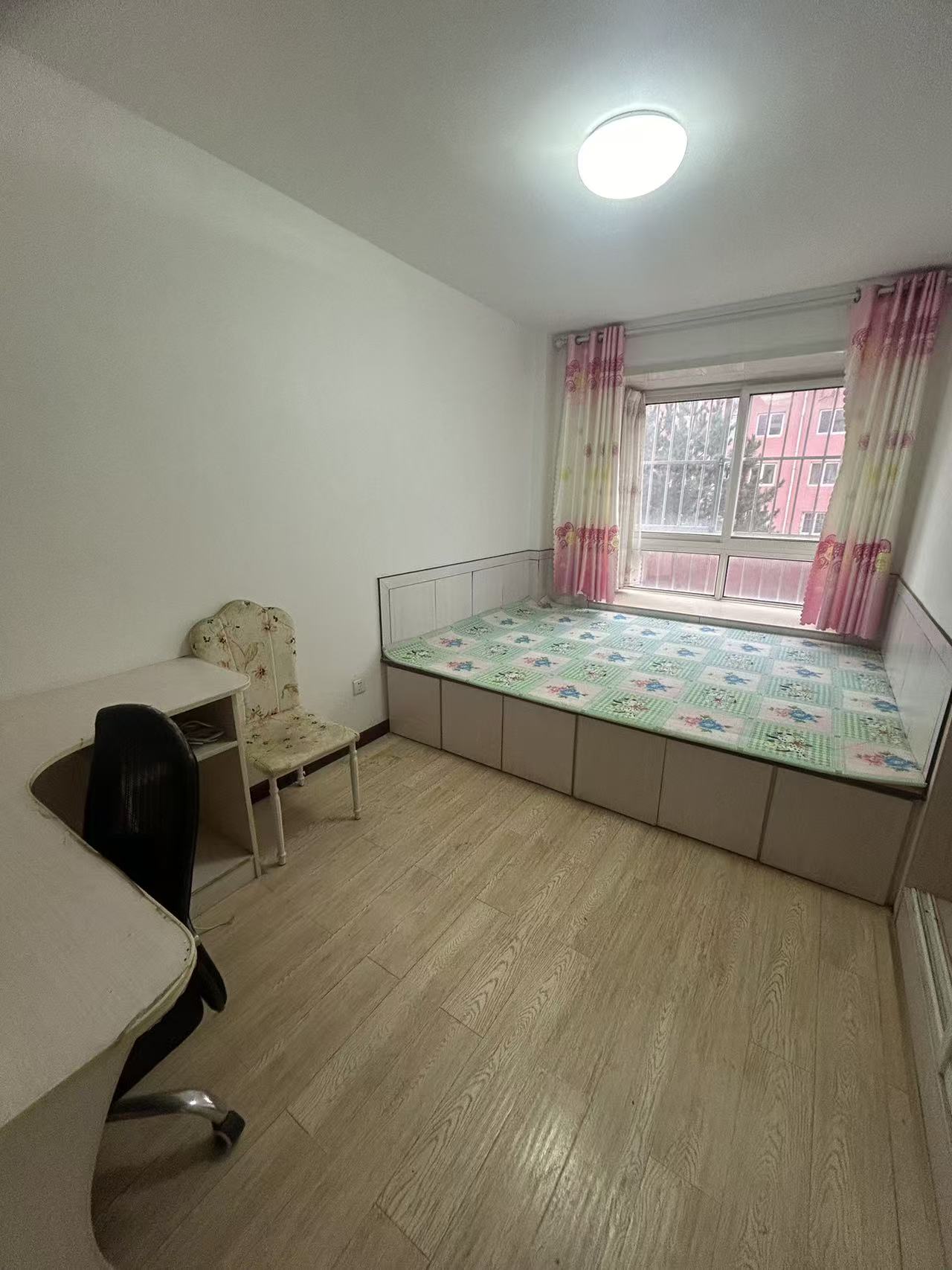 @明鑫花园二期出租，好楼层，800/月