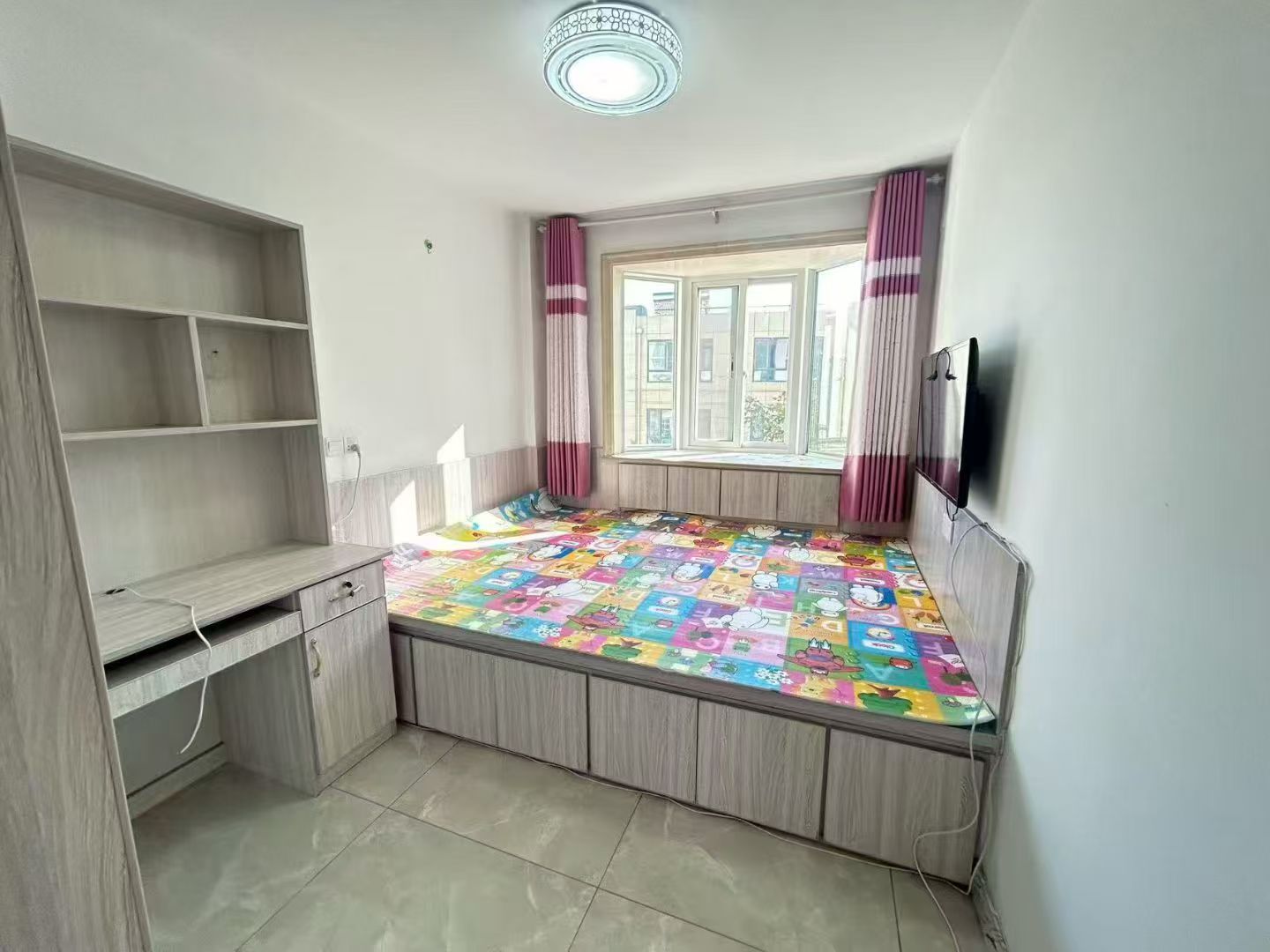 @900/月，银海绿洲，3楼