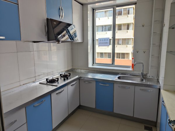 老一中对面，金泰小区住人二楼出租，拎包入住，年租，非诚勿扰。