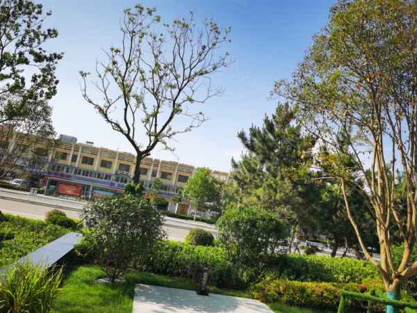 商铺诚心出租出售，地段好，客群多