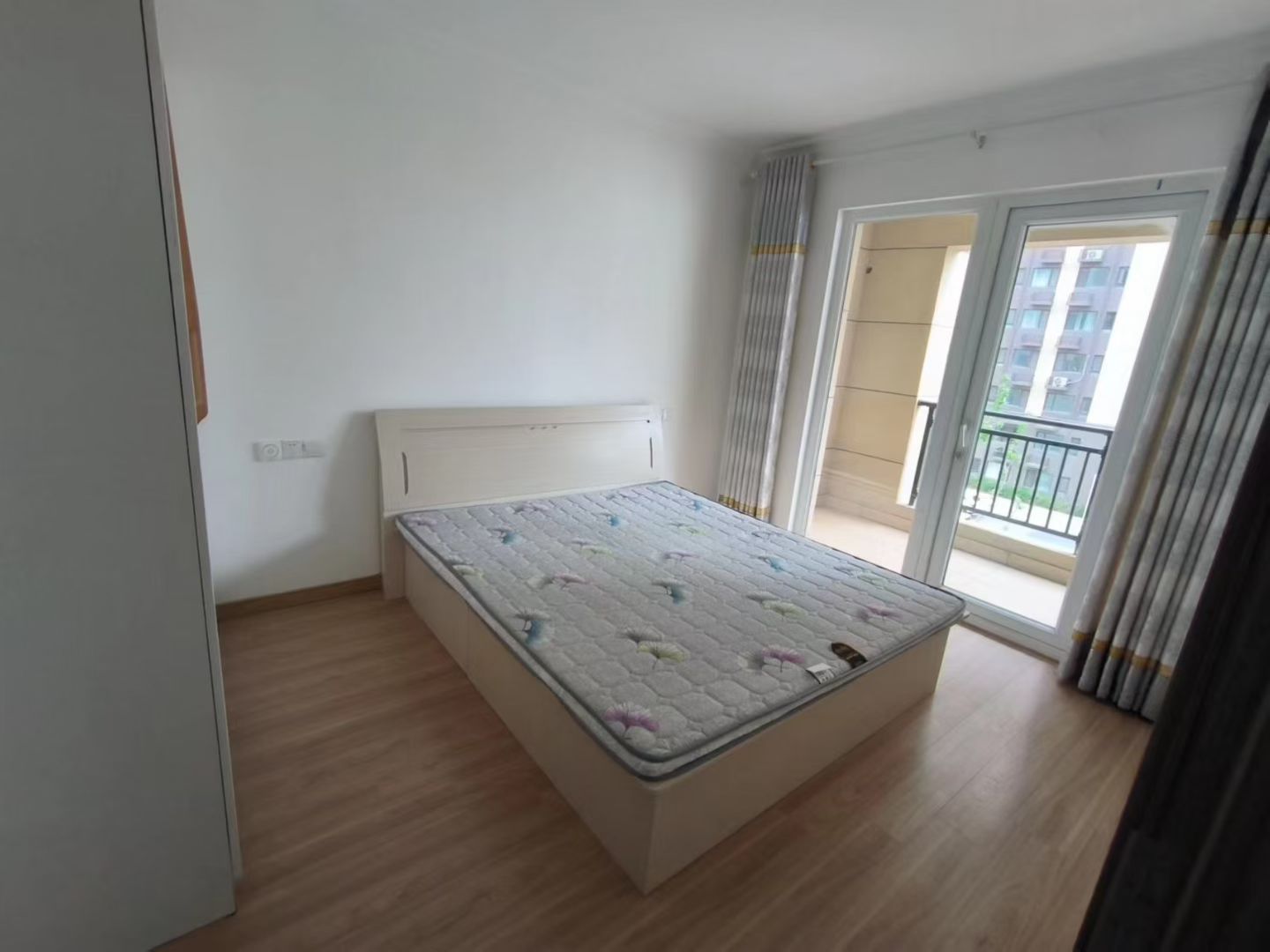 @1600/月，栖凤台，3室2卫