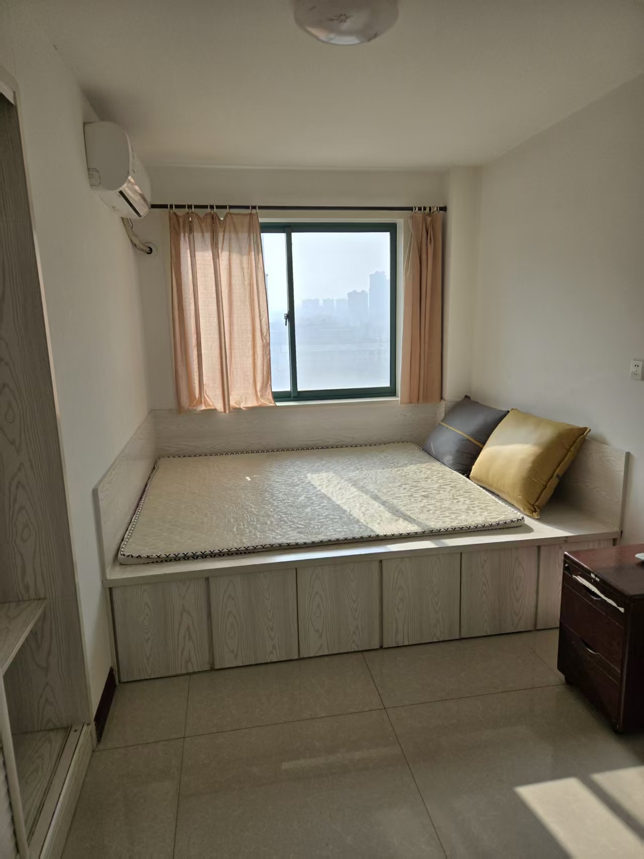 @1000/月，文山花园，5楼