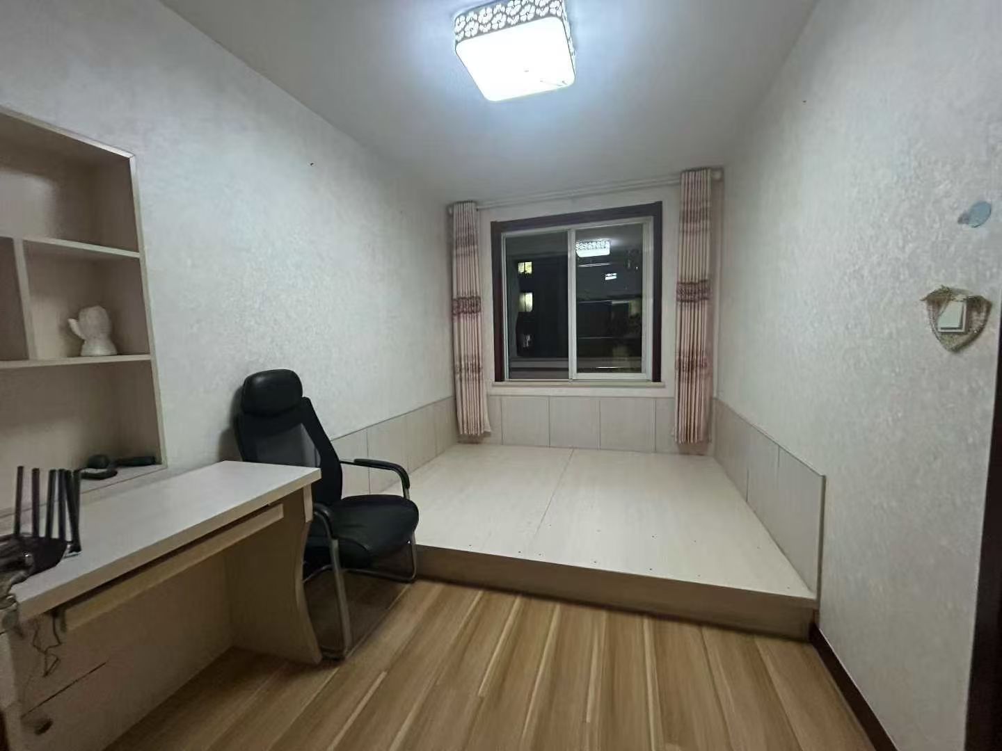 昆嵛新城浇筑楼4楼115平三室28.8万 昆嵛新城浇筑楼4楼115平三室28.8万