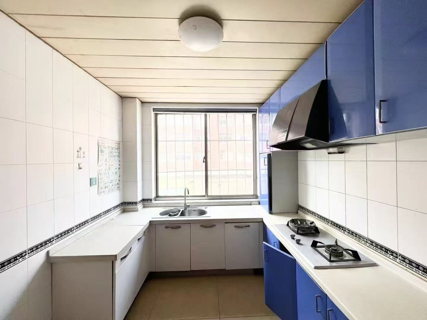 石马街南天福社区一楼160平三室两卫家具家电齐全1500元